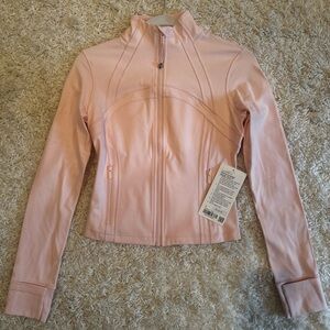 Lululemon Cropped Define in Strawberry Milkshake Size 6 Nulu